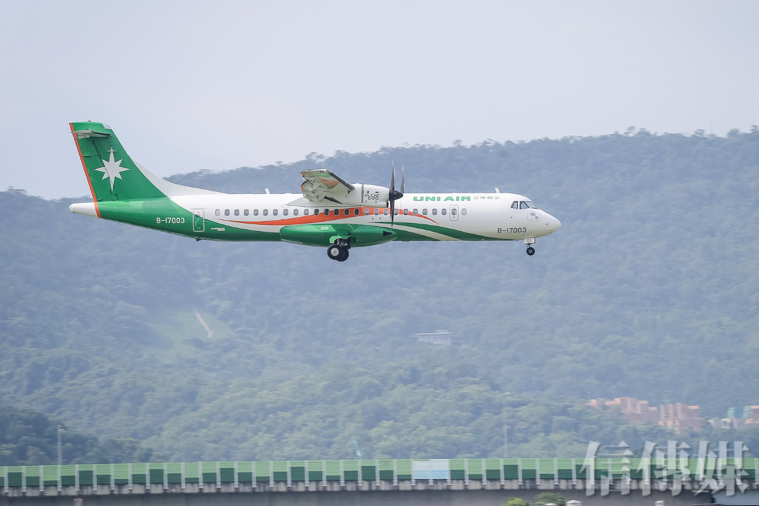 立榮 / ç«æ¦®atr72 Instagram Posts Gramho Com / It was owned by several entities, from 立榮航空股份.