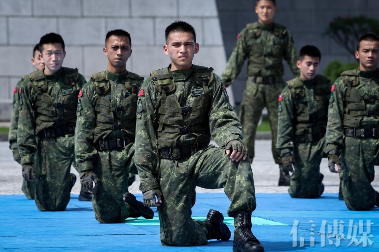 男生看過來 利用暑假先當兵畢業後就可直接出國進修或投入職場 信傳媒